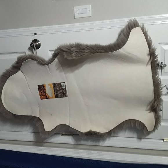 Sheepskin Rug - Picture 6 of 6